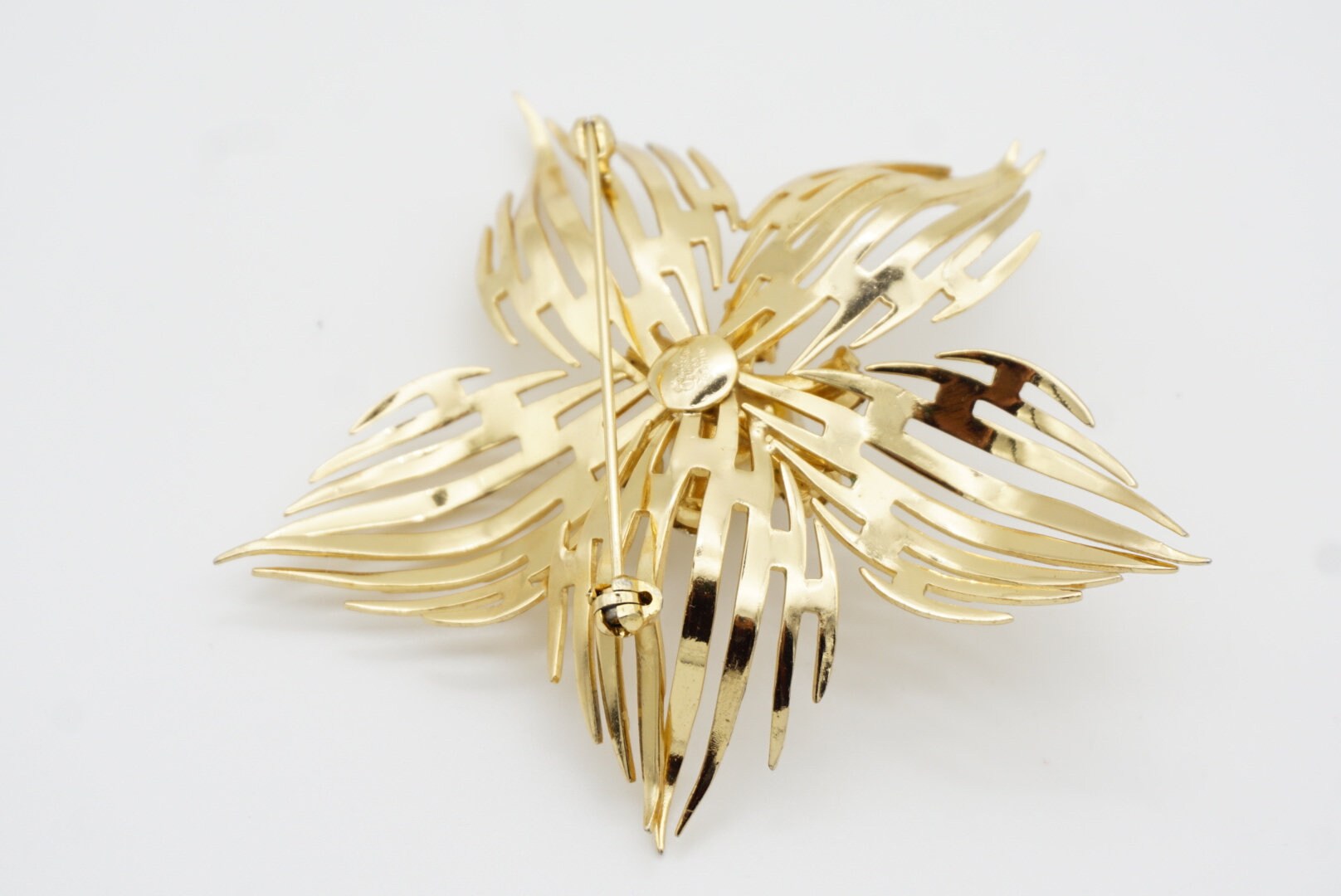 Christian Dior GROSSE 1968 Huge Openwork Flower Pentagram Pearl