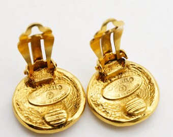 Chanel Vintage 1980s Logo CC 31 Rue Cambon Paris Relief Round