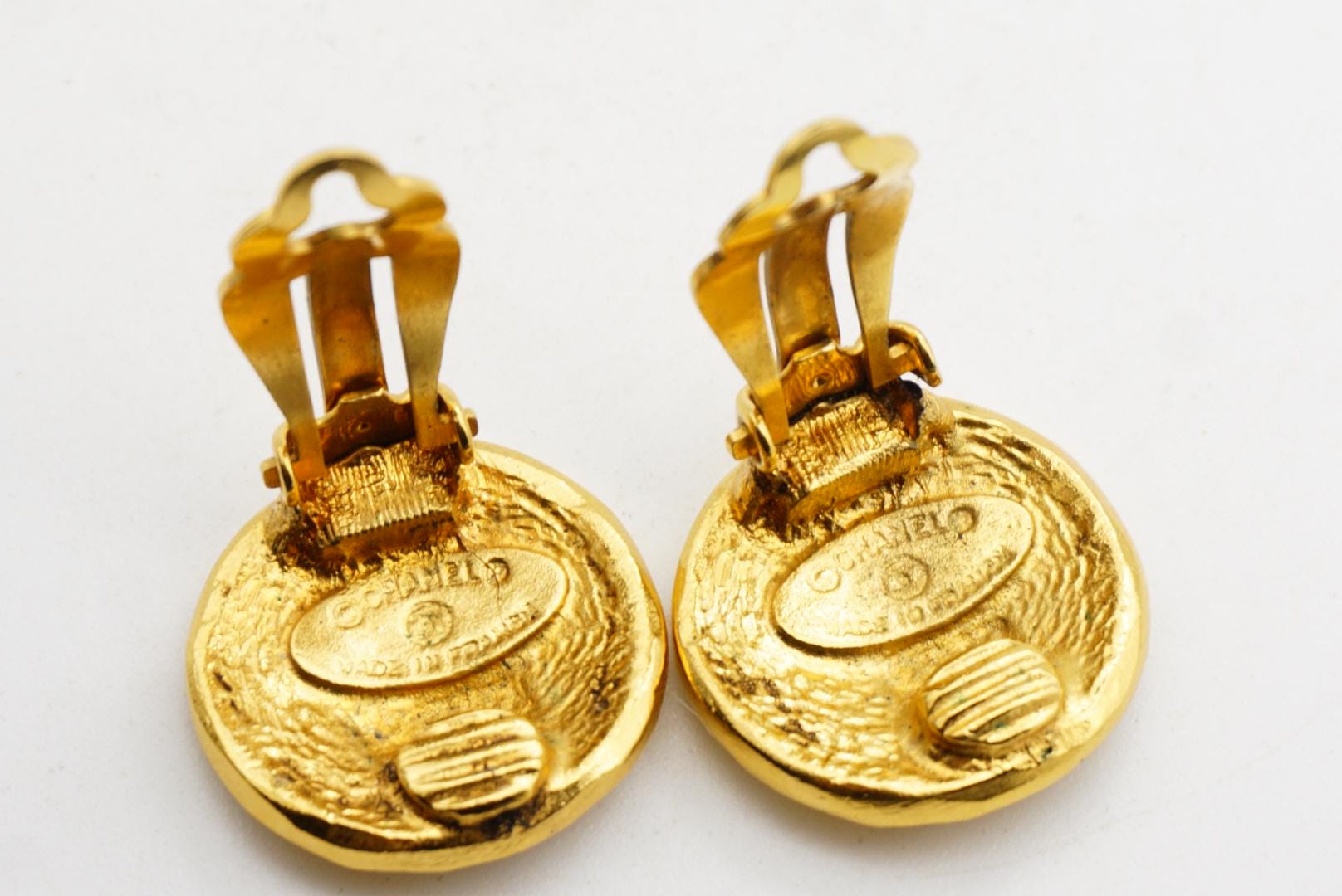 Chanel Vintage 1980s Logo CC 31 Rue Cambon Paris Relief Round