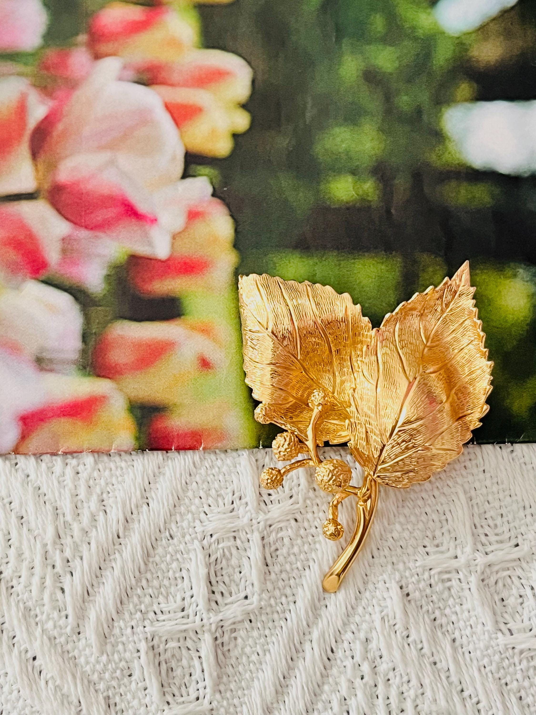 Christian Dior GROSSE 1967 Vintage Double Vivid Windy Leaf Cluster