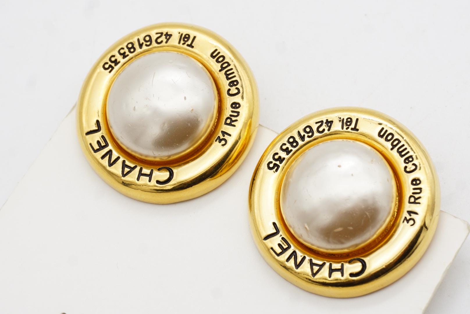 CHANEL Vintage 1988 Huge White Round Pearl 31 Rue Cambon Tel