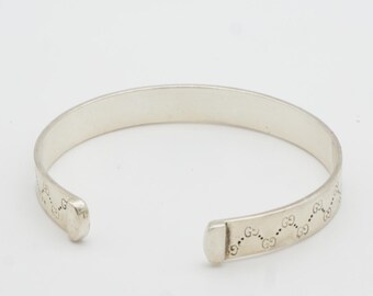 Gucci Vintage Unisex Double Logo Engraved GG Chunky Cuff