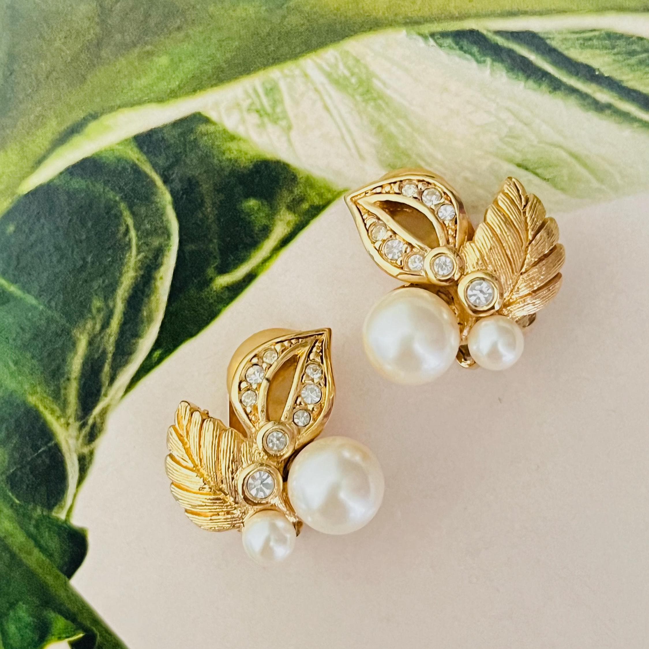 Christian Dior 1980s Vintage Flower Double Leaf White Pearls