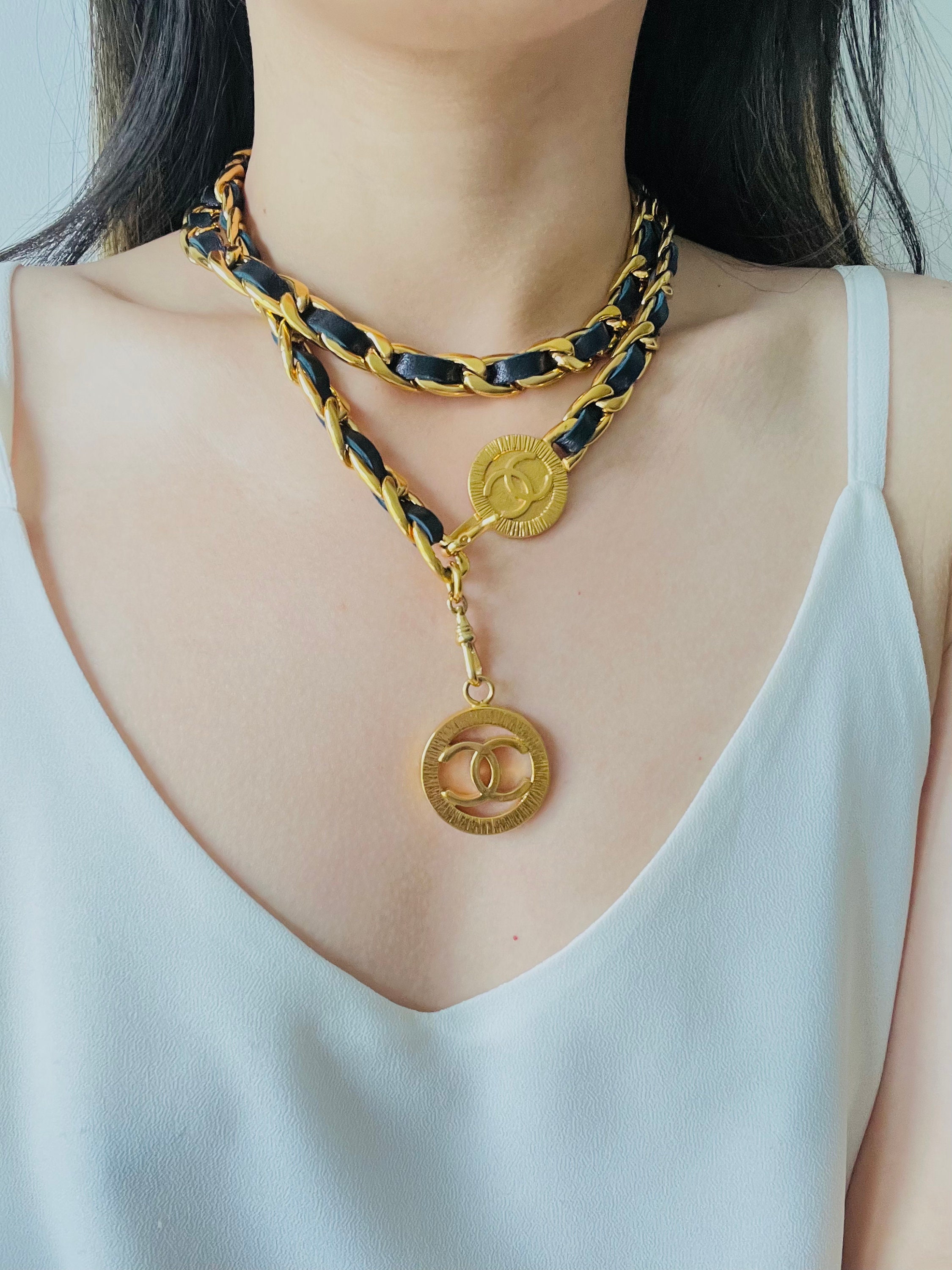 Chanel Vintage Iconic CC Logo Navy Leather Intertwined Chain  display picture 1
