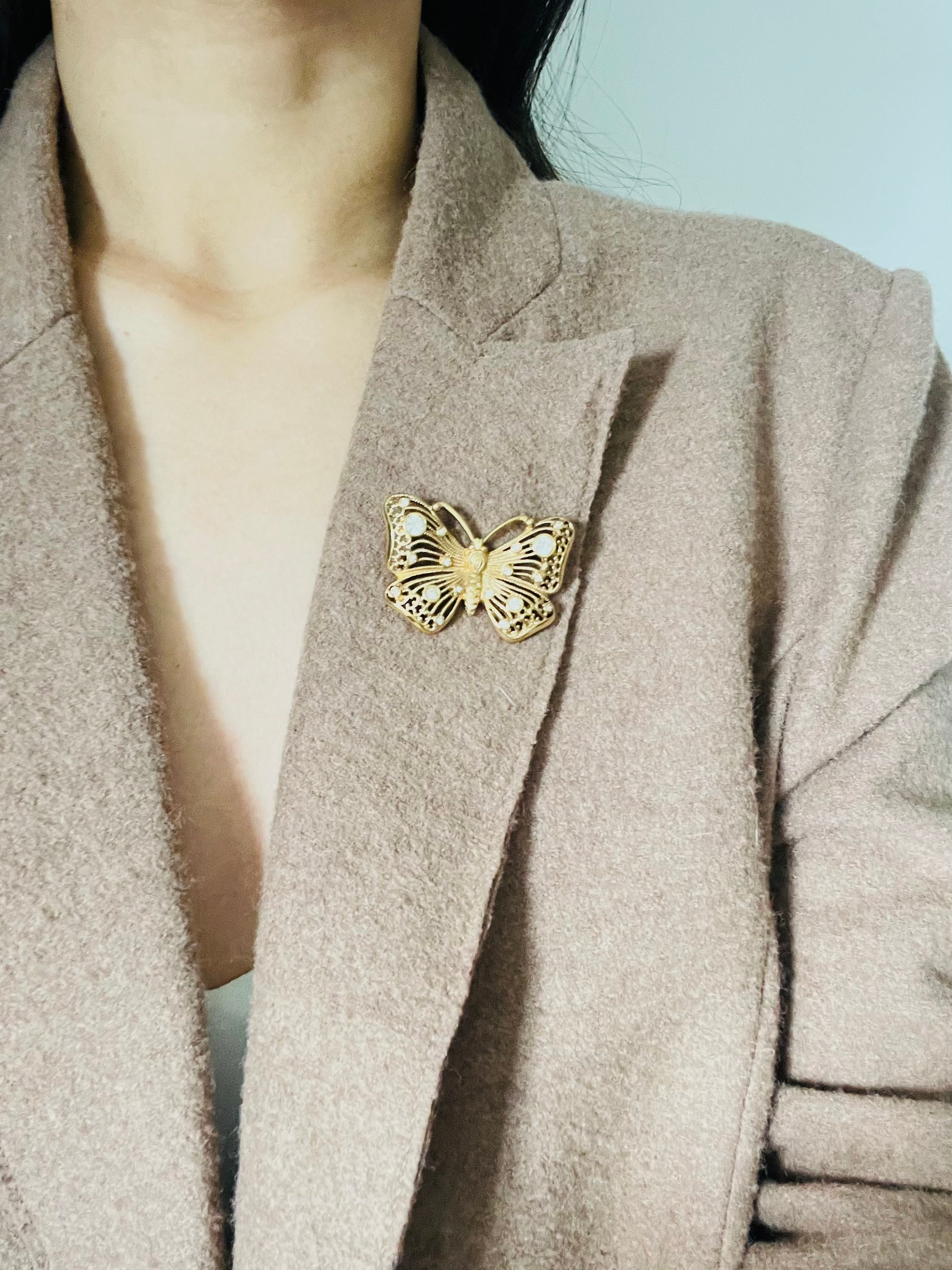 Christian Dior　蝶のブローチ　ヴィンテージ　フィリグリーデザイン Christian Dior 1980s Vintage Vivid Butterfly Crystals Openwork