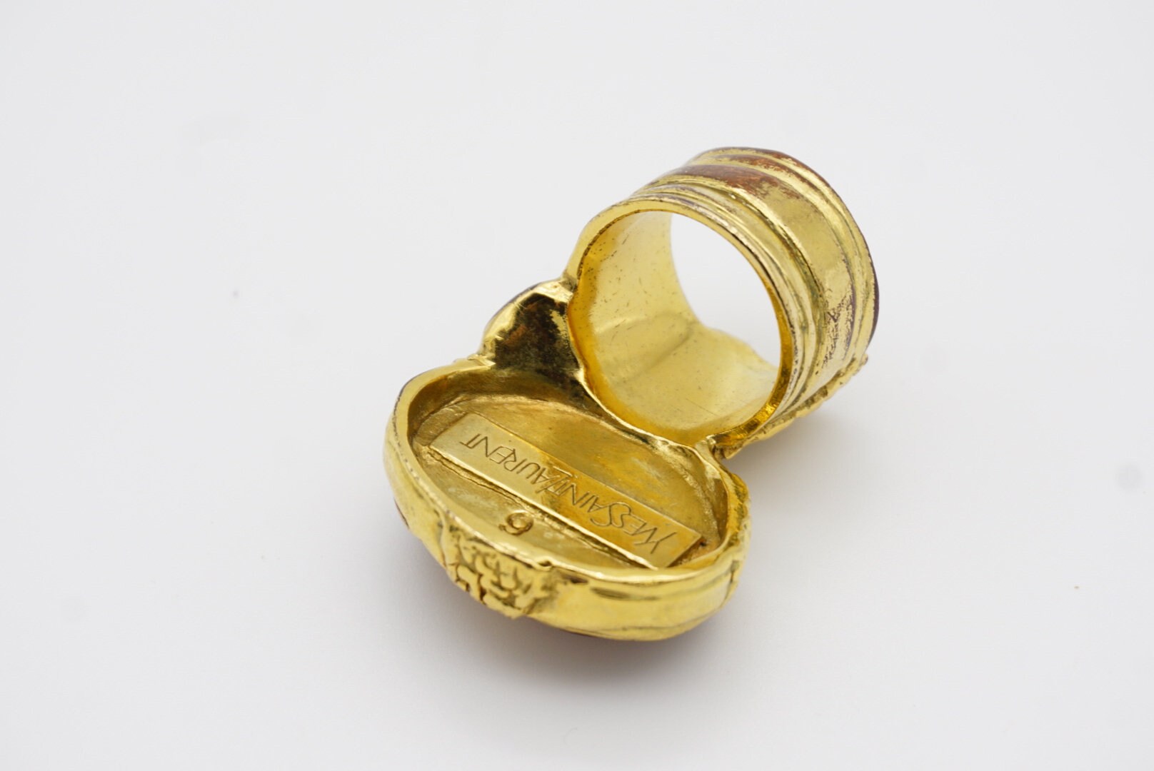 Yves Saint Laurent YSL Arty Clear Icy Ruby Foil Cabochon Yves Saint Laurent YSL Arty Clear Icy Ruby Foil Cabochon
