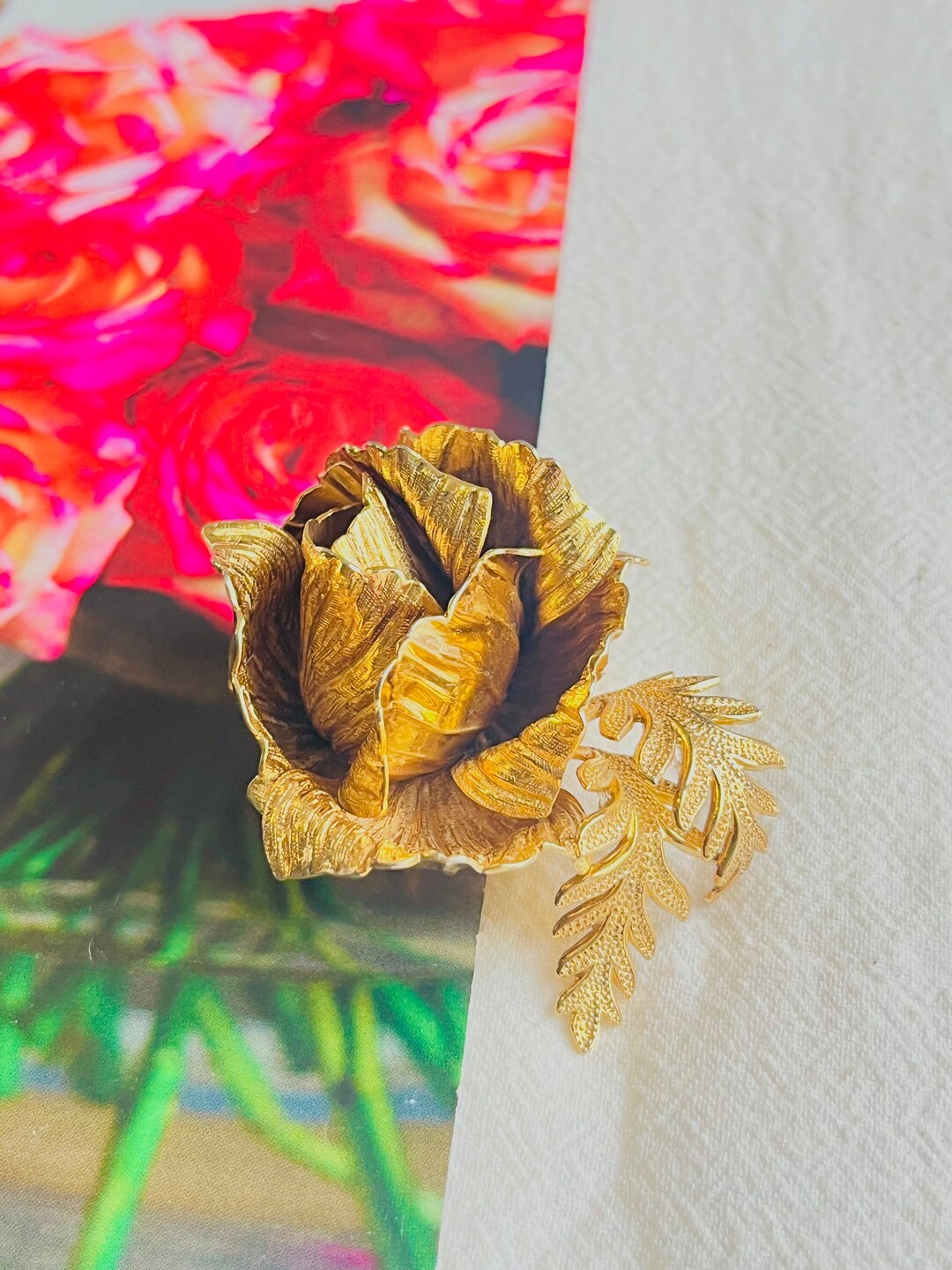 ◆Dior◆Dior Cabinet de Curiosites BroochGold-Finishブローチ Petit CD Brooch Gold-Finish Metal with a White Resin Pearl