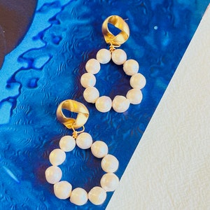 Large White Natural Pearls Circle Round Hoop Retro Elegant Drop Earrings, Gold, Mother, Mom, Girl, Wife, Y2K, Anniversary, Birthday Gift image 2