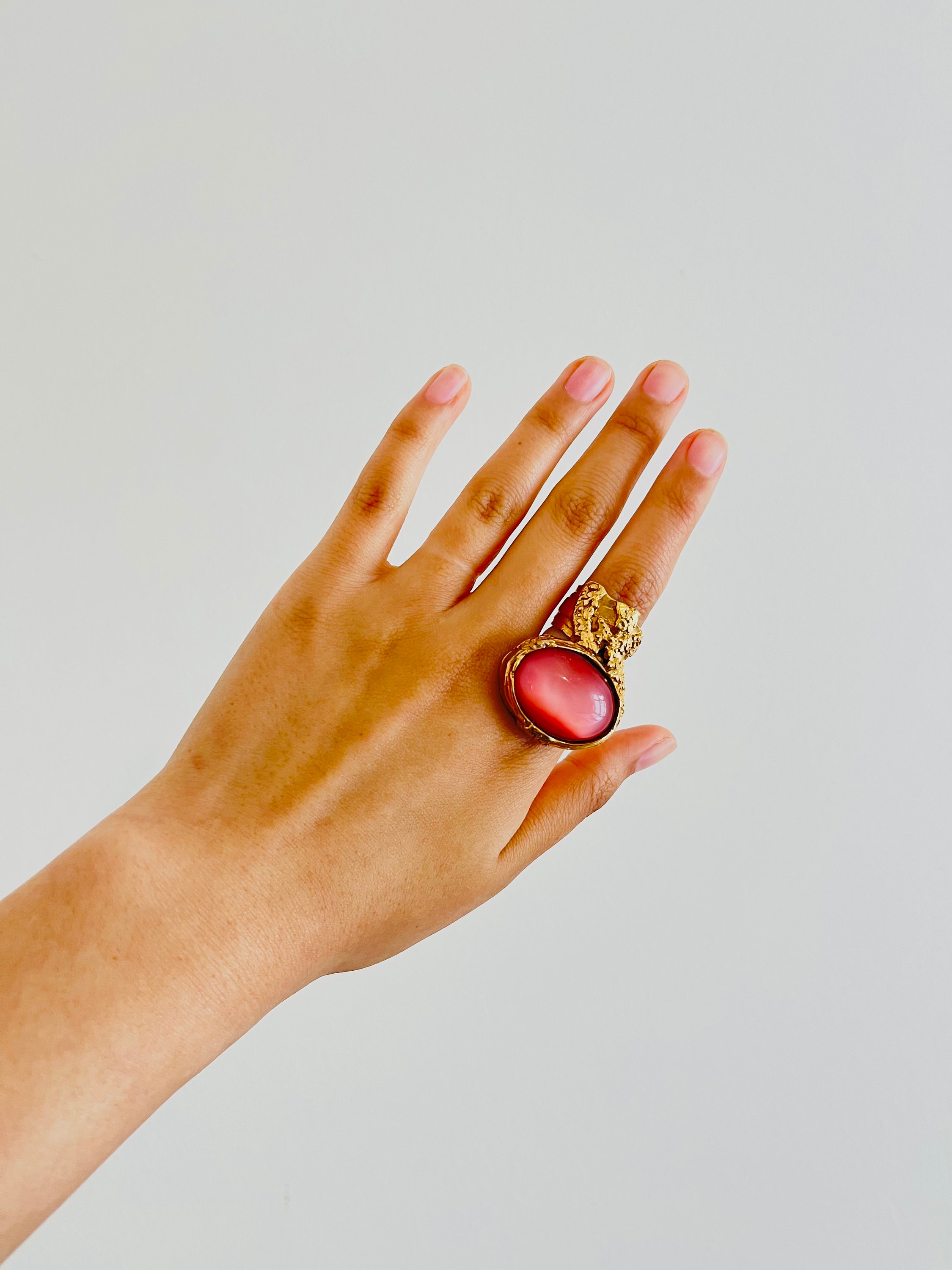 Yves Saint Laurent YSL Arty Clear Soft Pink Cabochon Yves Saint Laurent YSL Arty Clear Soft Pink Cabochon