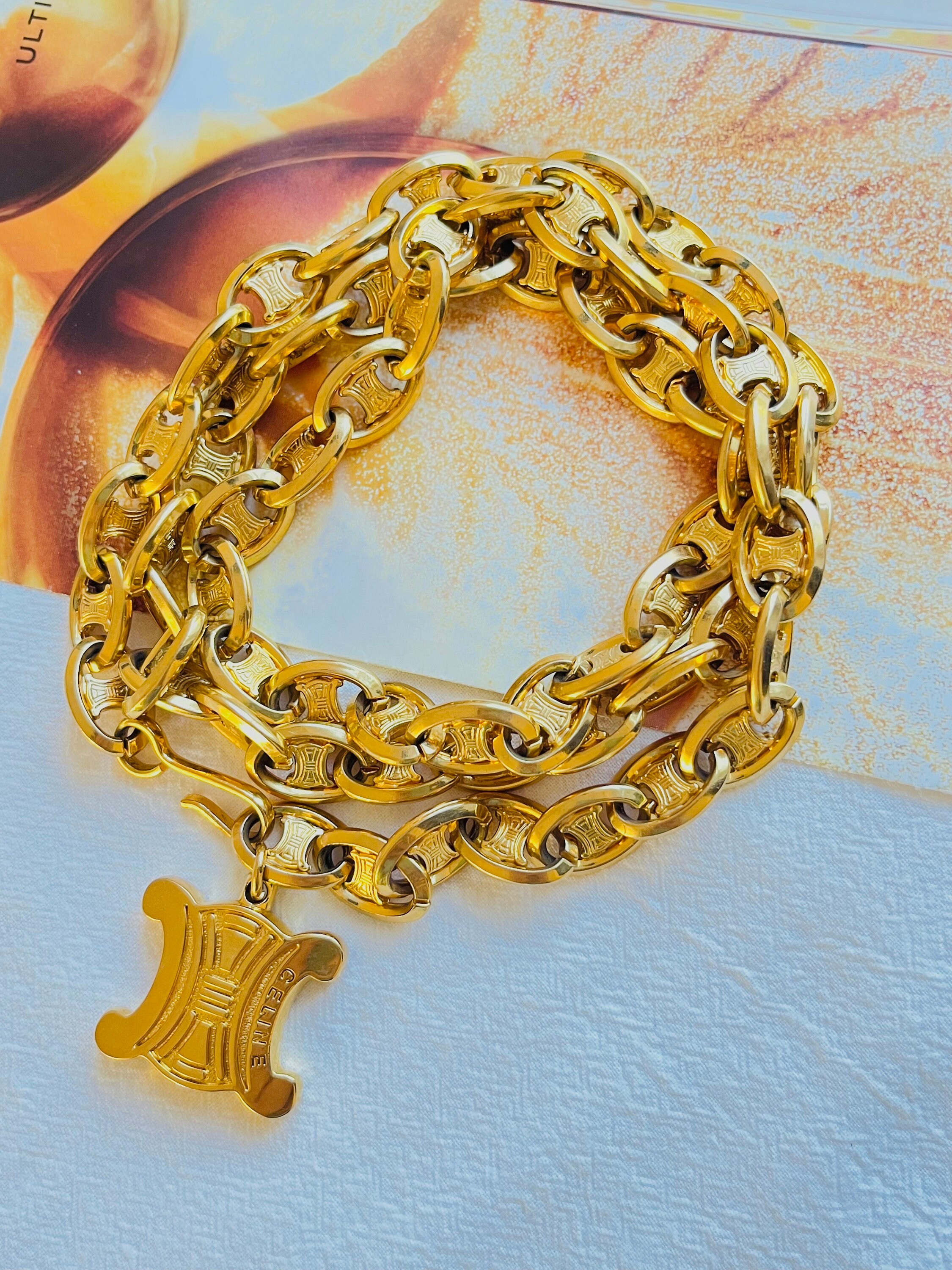 Celine Vintage Unisex Triumph Pendant Iconic Logo Chain  display picture 3