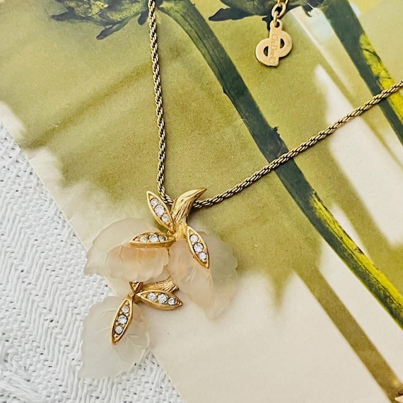 Christian Dior　フラワーモチーフ　ネックレス　ヴィンテージ Christian Dior Vintage 1970s Matte Frost Leaf Flower Crystals
