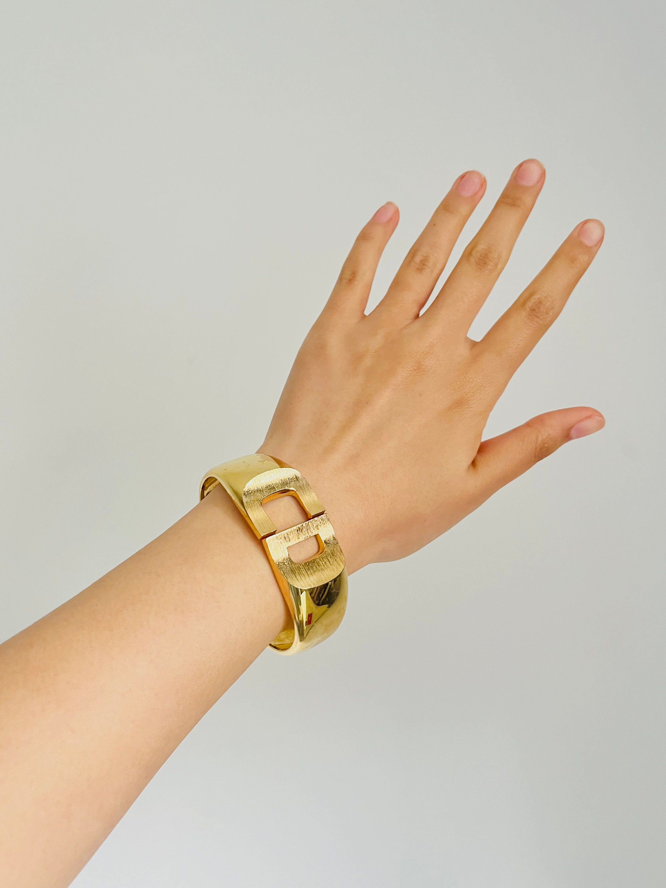 Christian Dior ゴールド バングル Christian Dior(クリスチャンディオール) J A DIORロゴバングル