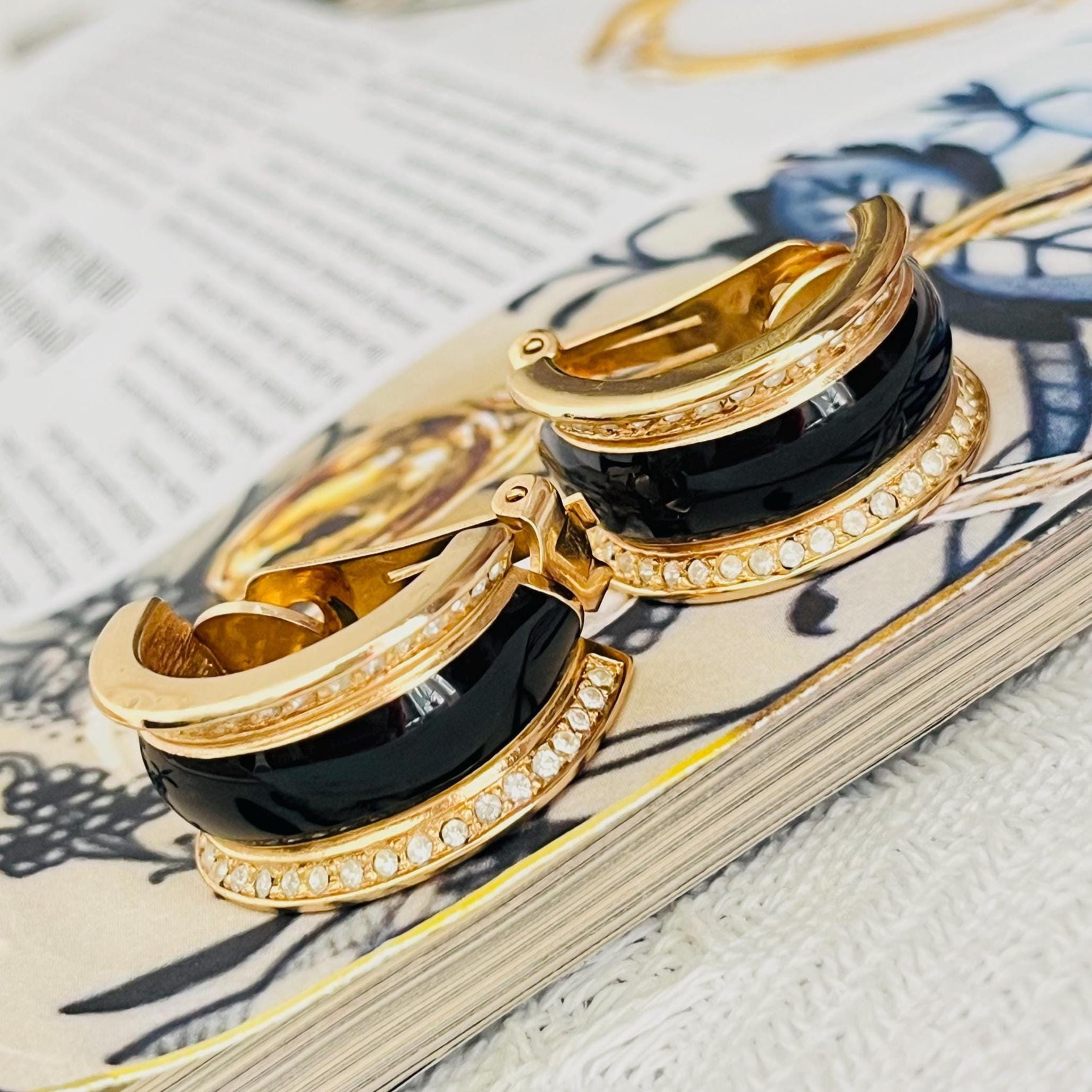 アクセサリー Vintage Dior Christian Dior 1980s Vintage Black Enamel Crystals Dome Hoop Clip