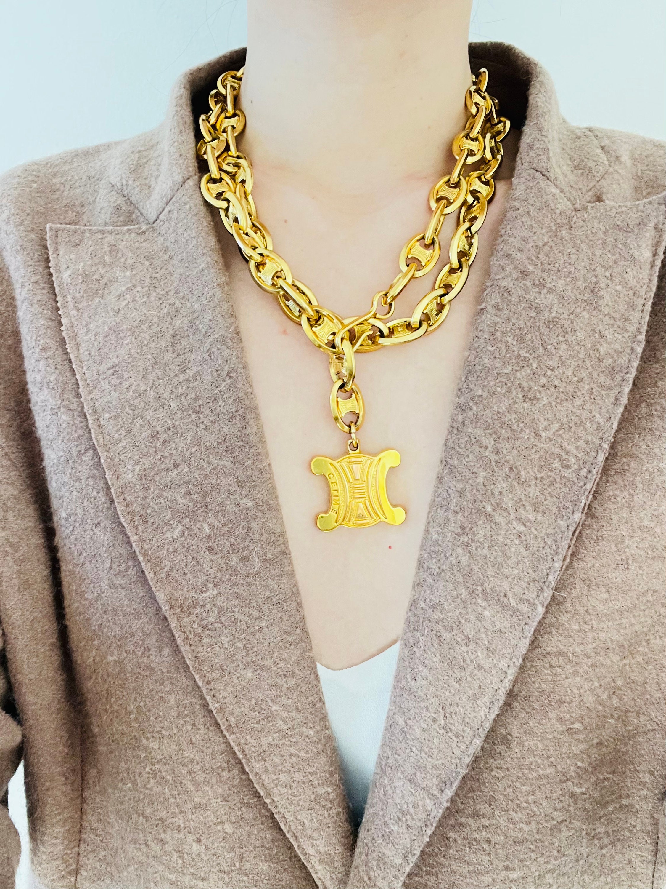 Celine Vintage Unisex Triumph Pendant Iconic Logo Chain  display picture 1