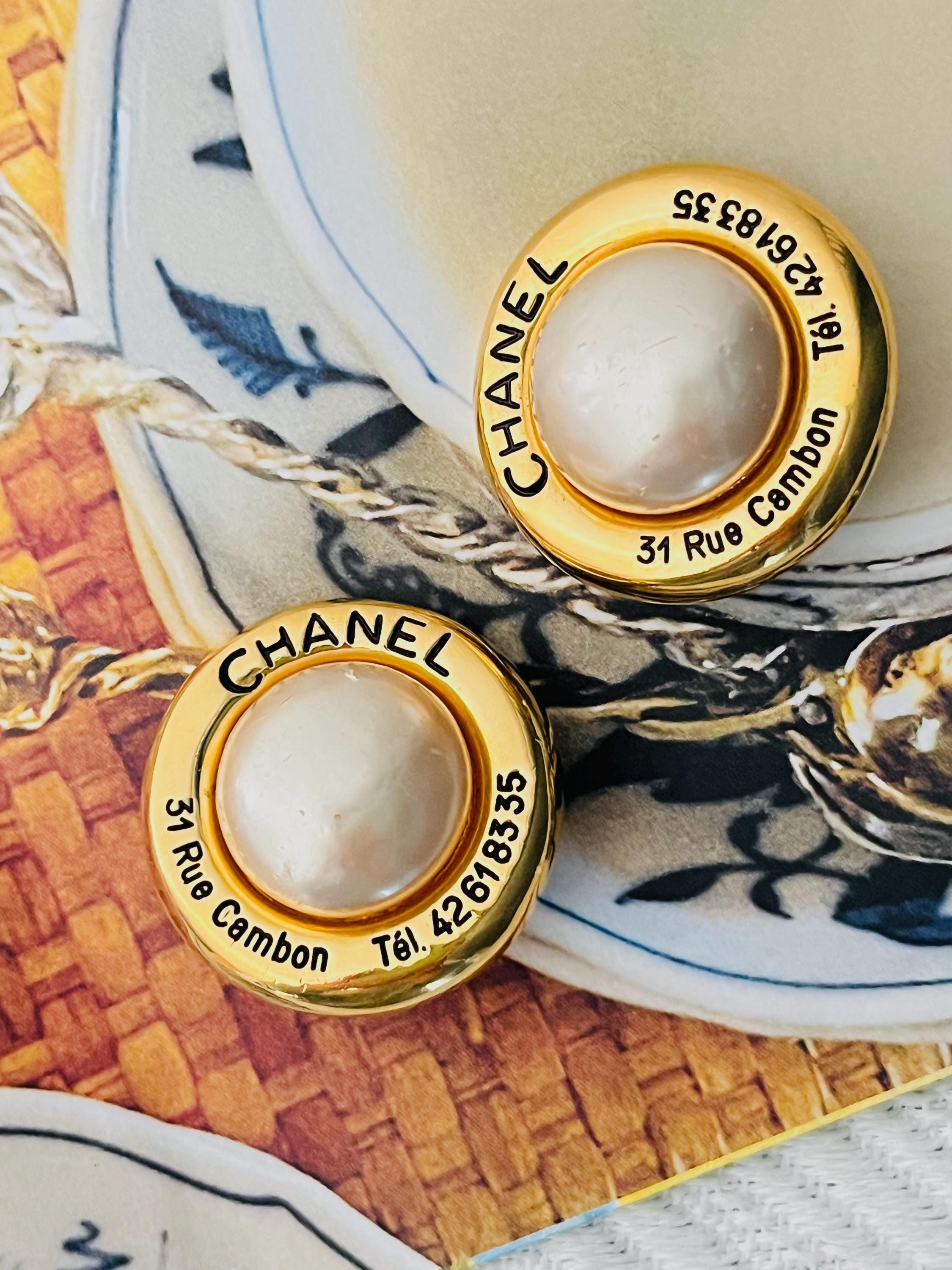 CHANEL Vintage 1988 Huge White Round Pearl 31 Rue Cambon Tel