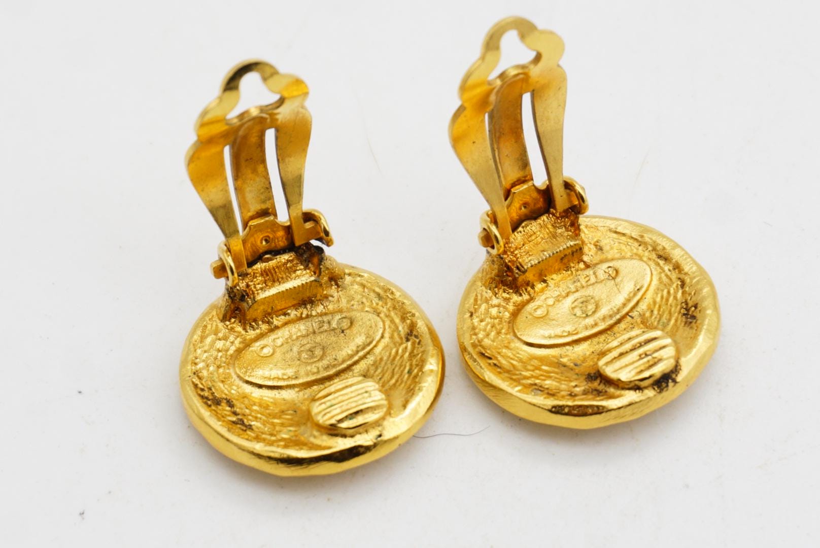 Chanel Vintage 1980s Logo CC 31 Rue Cambon Paris Relief Round