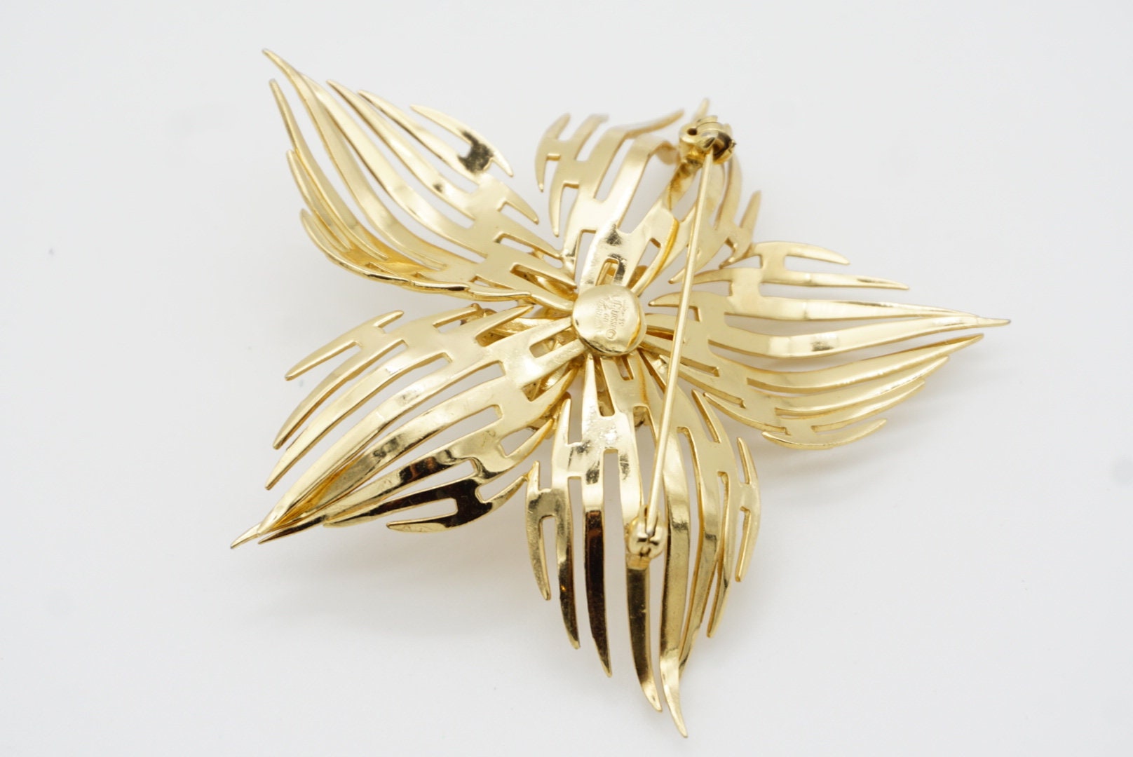 Christian Dior GROSSE 1968 Huge Openwork Flower Pentagram Pearl