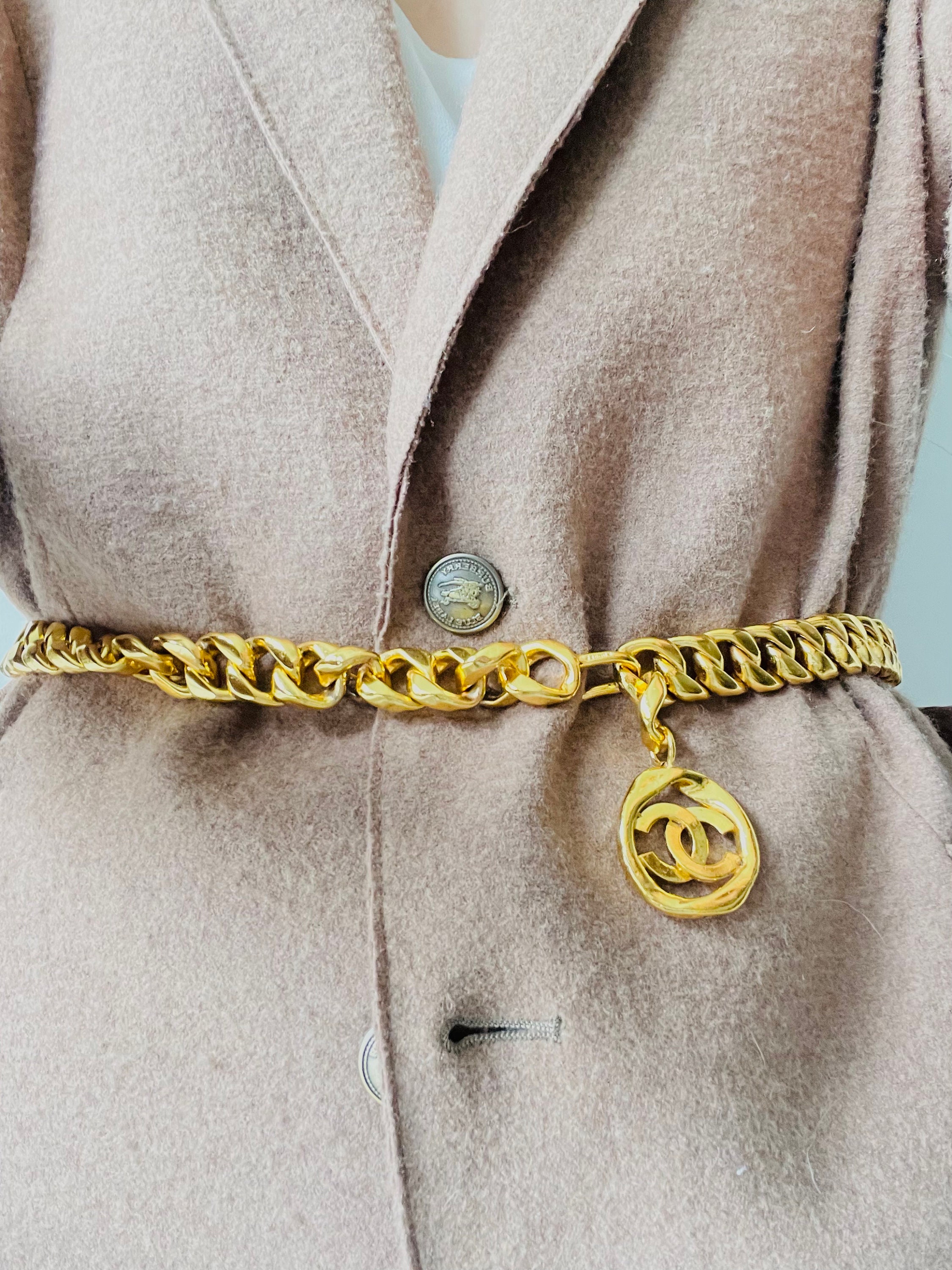 Authentic CHANEL vintage hanging links charms belt 80cm CHANEL Belt Gold Chain Links Gripoix Charms Circa 1970-80s  main image 2