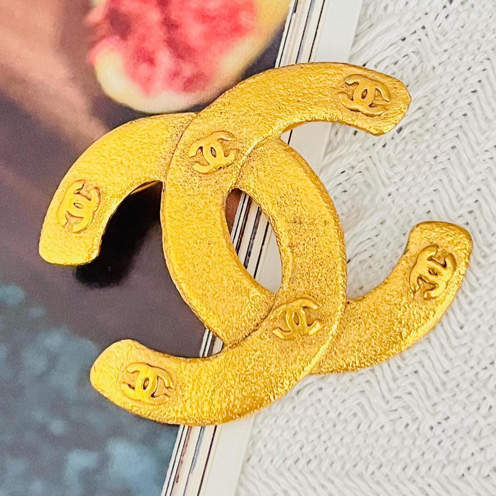 Chanel Vintage 1992 Textured Iconic Coco CC 6 Six Small Logo