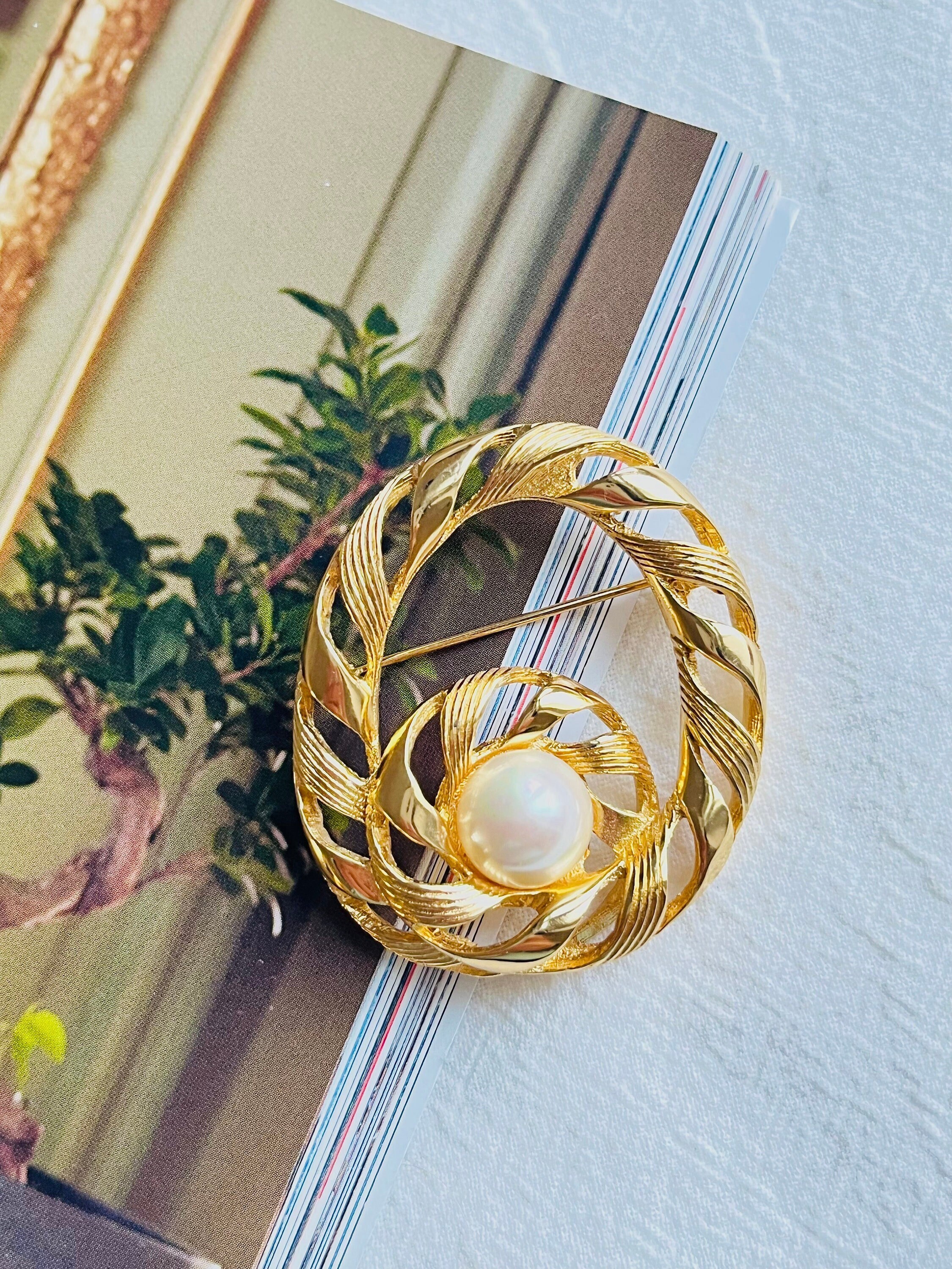 Christian Dior 1970年ドイツ製ブローチ Christian Dior 1970年ドイツ製ブローチ ✨70年代後半刻印ドイツ