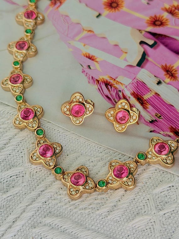 Christian Dior　フラワーモチーフ　ネックレス　ヴィンテージ Christian Dior Vintage 1970 Pink Clover Flower Emerald Dots