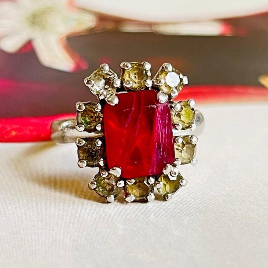 アクセサリー Vintage Christian Dior Color Stone Ring Christian Dior 1970s Vintage Rectangle Ruby Red Crystals Halo Ring