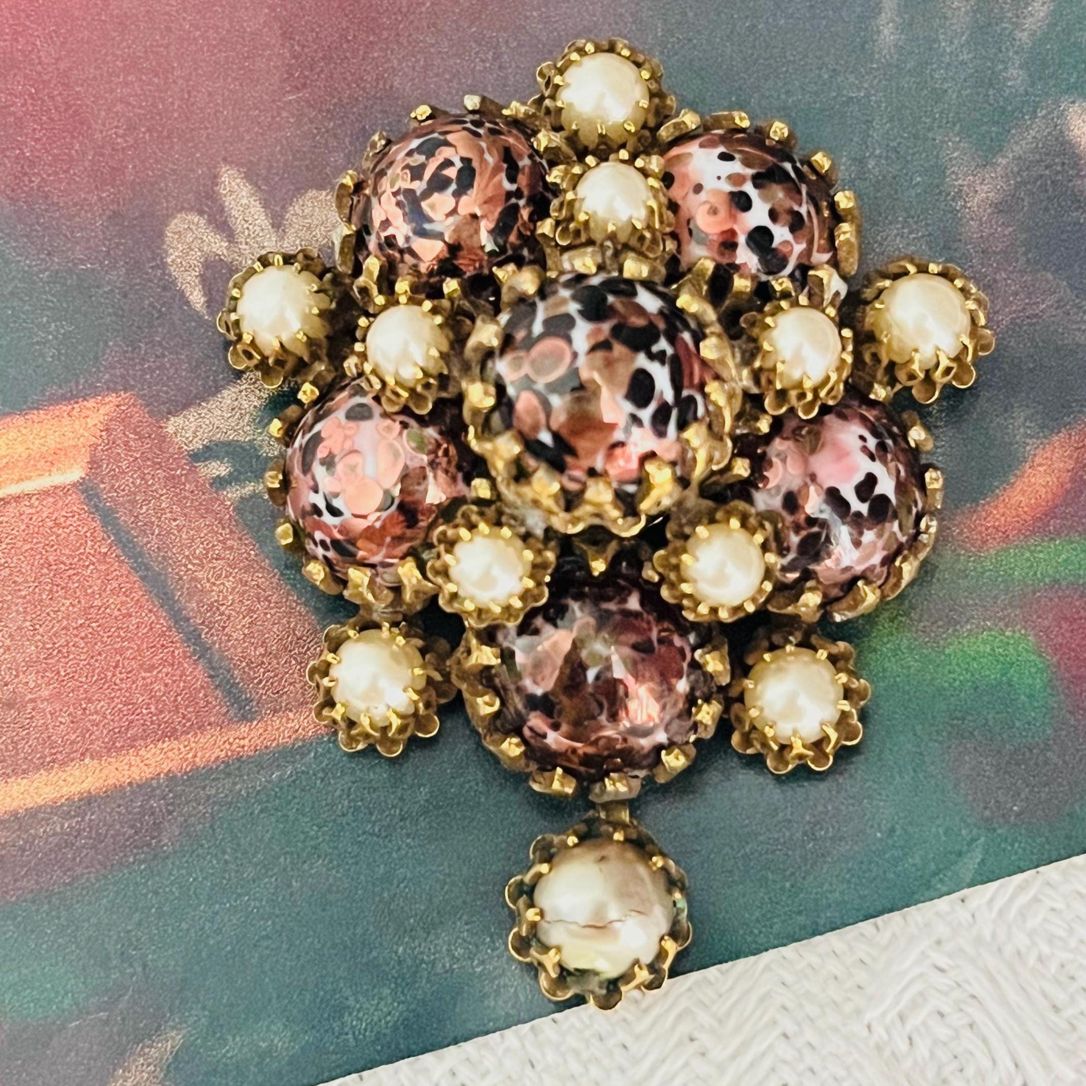 ChristianDiorブローチ Christian Dior Kramer 1950s White Pearls Black Dark Red Leopard