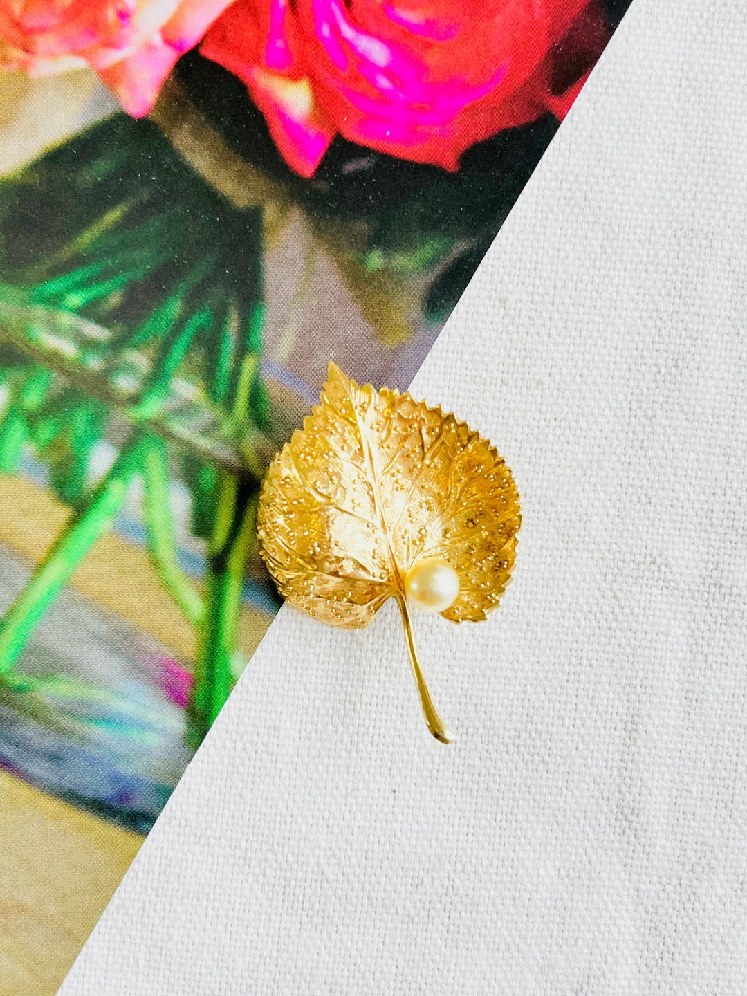 Dior リーフブローチ Christian Dior 1980s Vintage Textured Vivid Wave Leaf Round