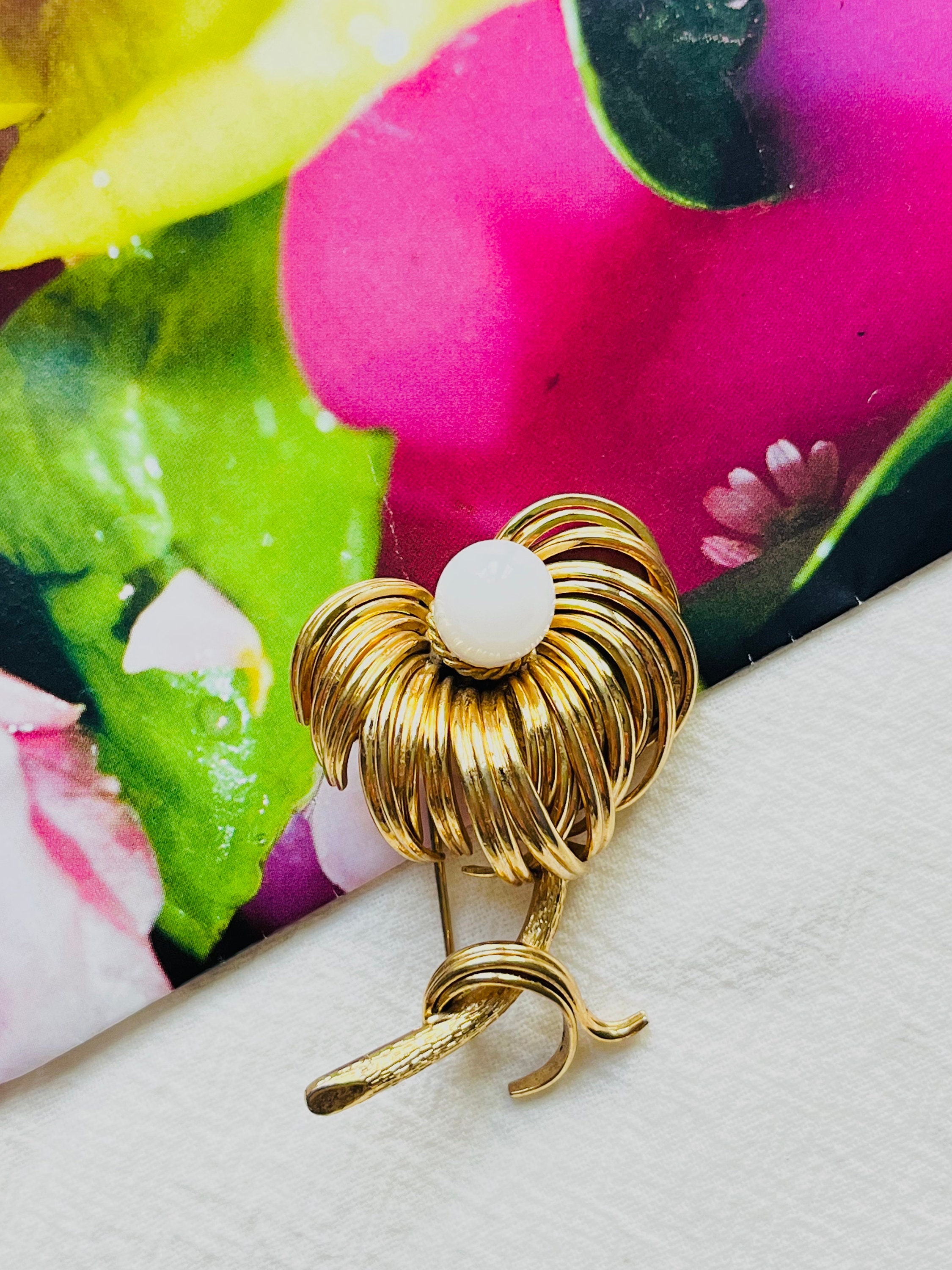 Christian Dior GROSSE 1960 Vintage Vivid Flower White Curled Leaf