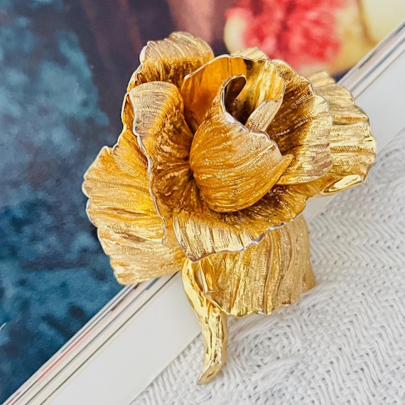 Christian Dior vintage ローズブローチ　薔薇 Christian Dior 1964 Vintage Large Vivid 3D Rose Blossom