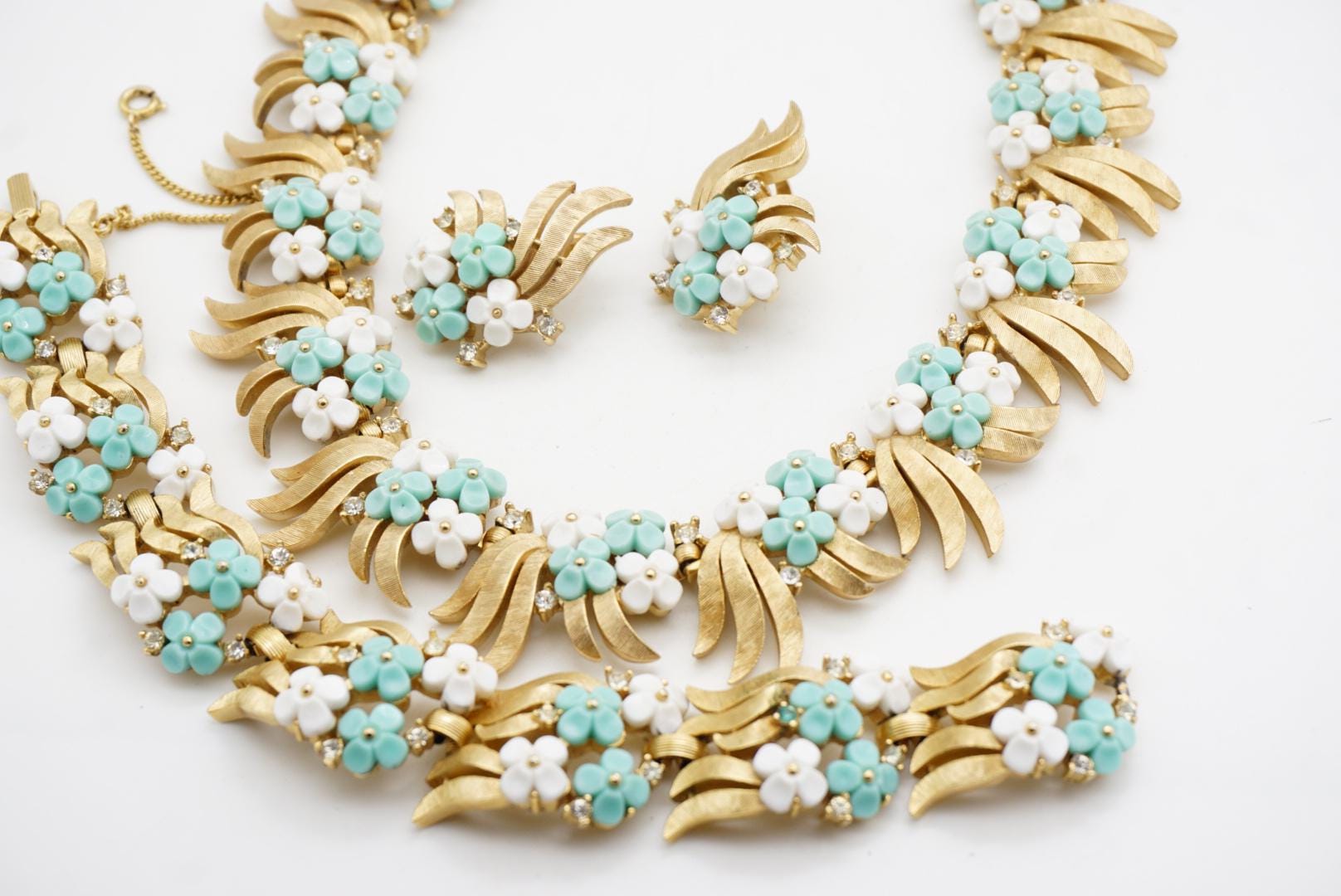 Crown Trifari 1950s Green Turquoise White Crystals Forget Me Not 