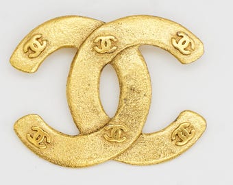 Chanel Vintage 1992 Textured Iconic Coco CC 6 Six Small Logo