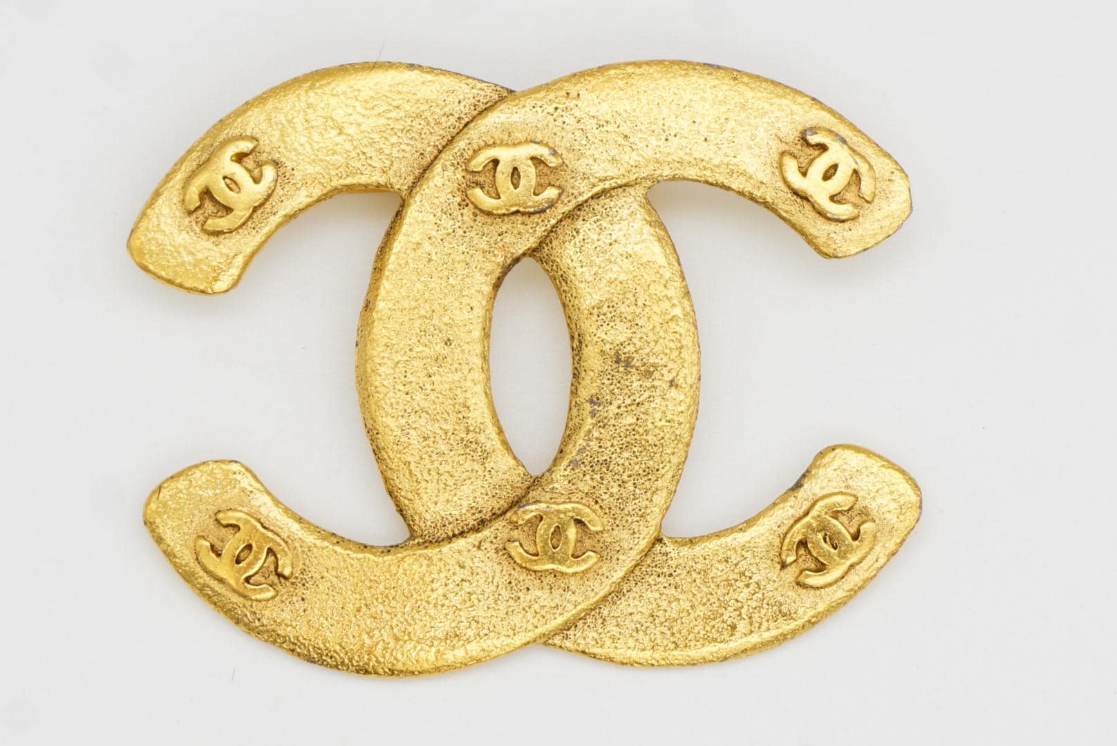 Chanel Vintage 1992 Textured Iconic Coco CC 6 Six Small Logo