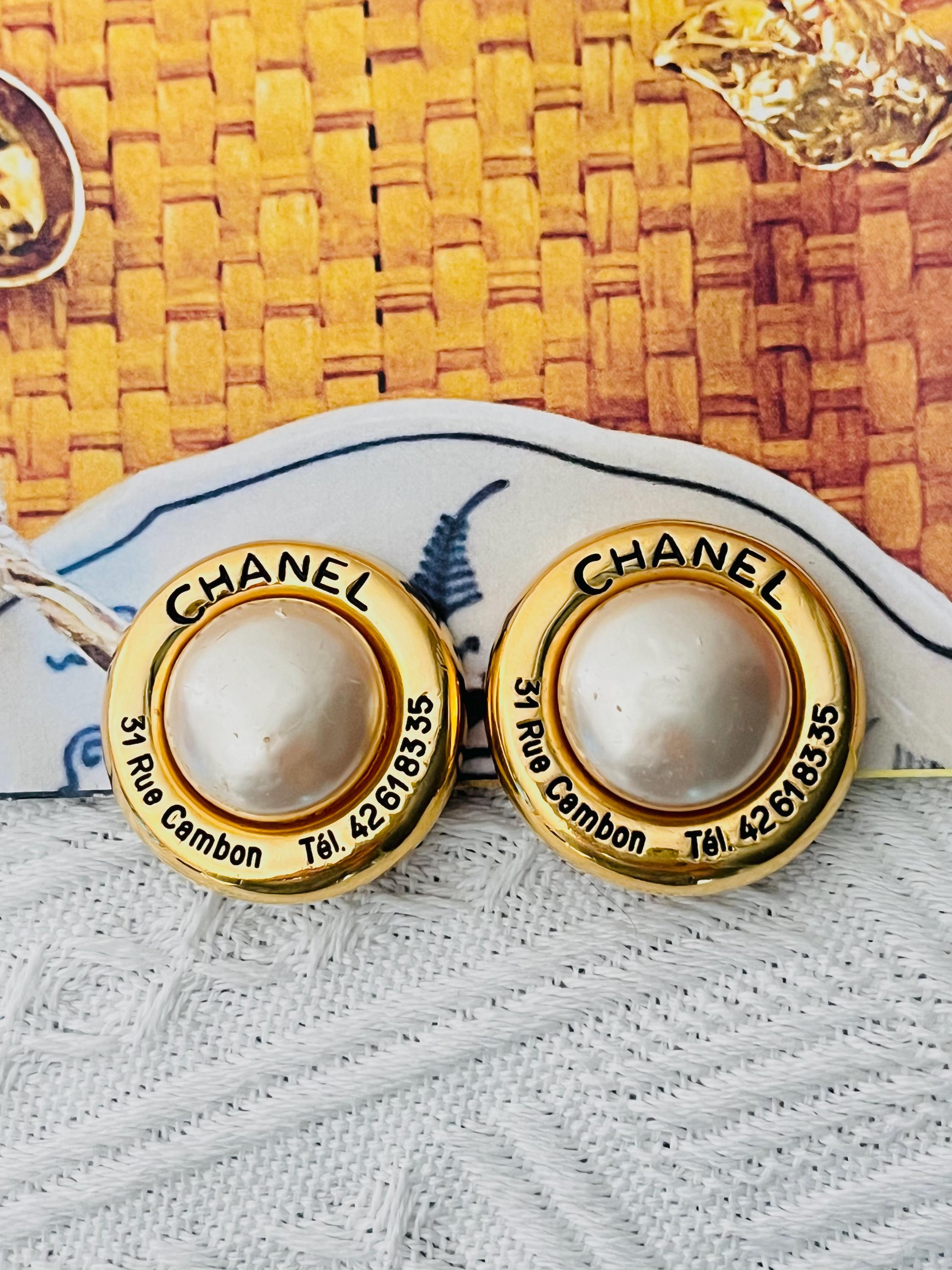 CHANEL Vintage 1988 Huge White Round Pearl 31 Rue Cambon Tel