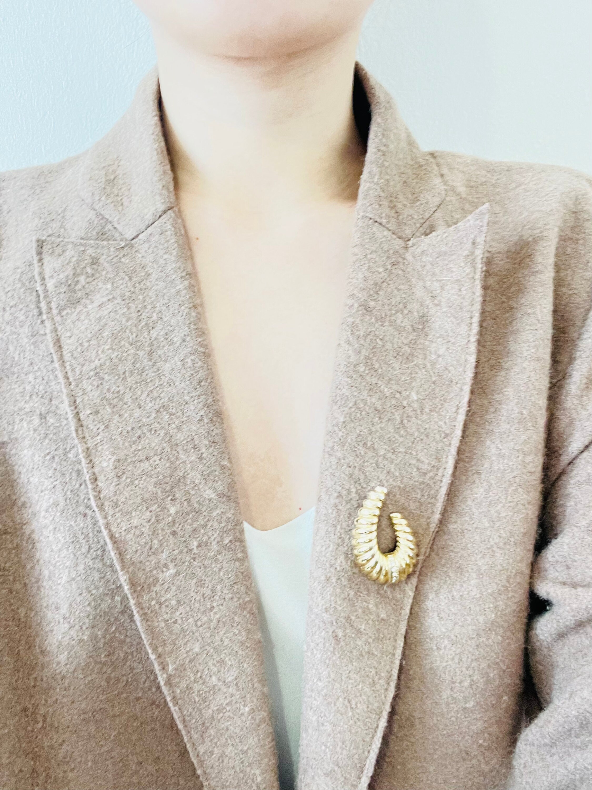 激安 超特価商店街  Vintage Dior Christian 1980s Swirl Shell Horn Oval Croissant アクセサリー