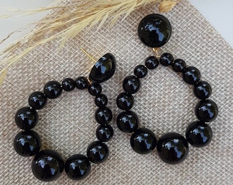 Boucles d'oreilles créoles Lunne perles noires.