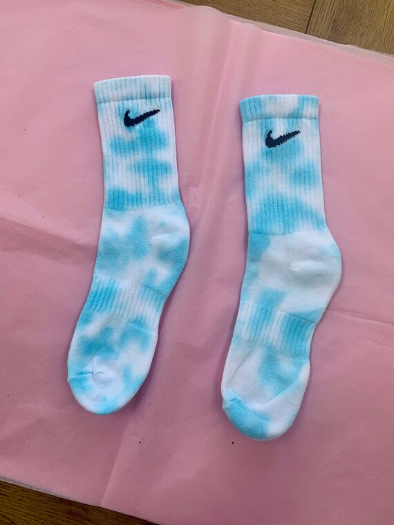 leugenaar troon Dicteren Nike Blue Cloud Print Tie Dye Socks - Etsy