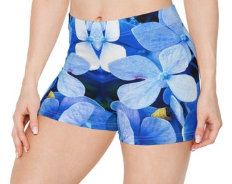 Azure Admiration: Hydrangea Haven Damen-Shorts