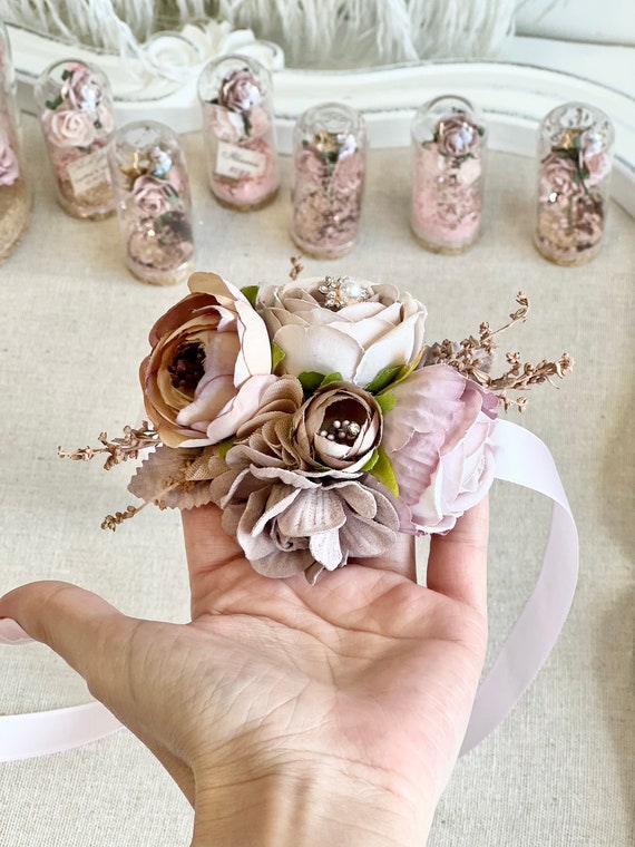 OUKEYI Set di 2 bouquet da polso a forma di rosa, fiore all'occhiello, per matrimonio, da uomo, per matrimonio, bouquet con rose bianche, da donna, per sposa, damigella d'onore, corsageper da polso
