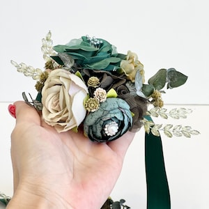 Emerald Green Corsages and Boutonnières Set, Wrist Corsage, Rustic Wedding Corsage, Bridesmaids Corsage, Bridal Bracelets, Corsage for Mom