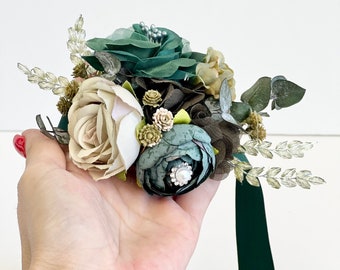 Emerald Green Corsages and Boutonnières Set, Wrist Corsage, Rustic Wedding Corsage, Bridesmaids Corsage, Bridal Bracelets, Corsage for Mom