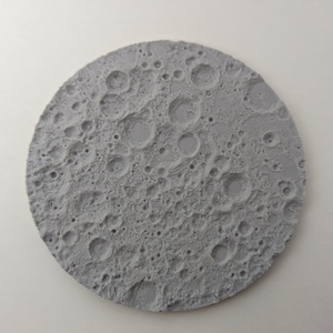 NASA Lunar Circle Surface Topography - wandmontage - 6-18 inch (152-460 mm) - zilverachtige glans