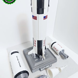 NASA Saturn V Rocket, Detailed Model 1:144 scale Scale 30&quot; Detachable Modules