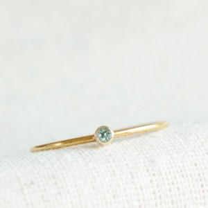 Anillo de piedra de nacimiento de aguamarina, anillo de piedra de nacimiento de marzo, anillo de piedra de nacimiento minimalista
