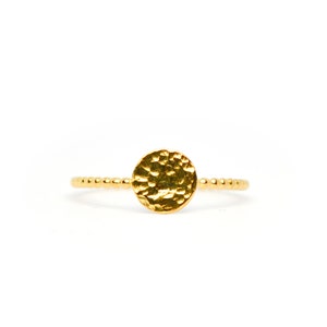 Gehämmerte Münze Ring, Perlen Stapelring, Münze Ring, gehämmert Scheibe Ring