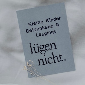 Postkarte "Leggings nicht lügen" gestempelter Spruch