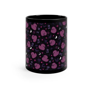 Goth gummiankor mugg | söt leksaksanka kawaii kusliga mörka spetsskallar fladdermöss rosor feminina lila | 315 g svart mugg bild 2