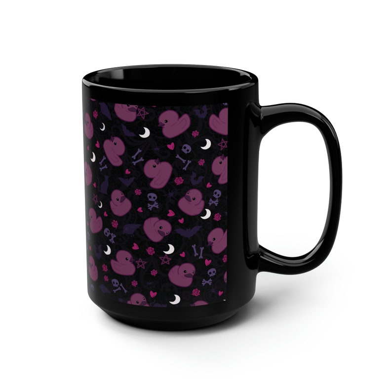 Goth gummiankor mugg | söt leksaksanka kawaii kusliga mörka spetsskallar fladdermöss rosor feminina lila | 315 g svart mugg bild 7