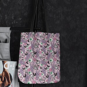 Pastel goth Tote Bag / halloween lindo dibujo animado oscuro espeluznante conejito globo ocular rockabilly / bolso lateral / estilo punk punk murciélagos calaveras imagen 5