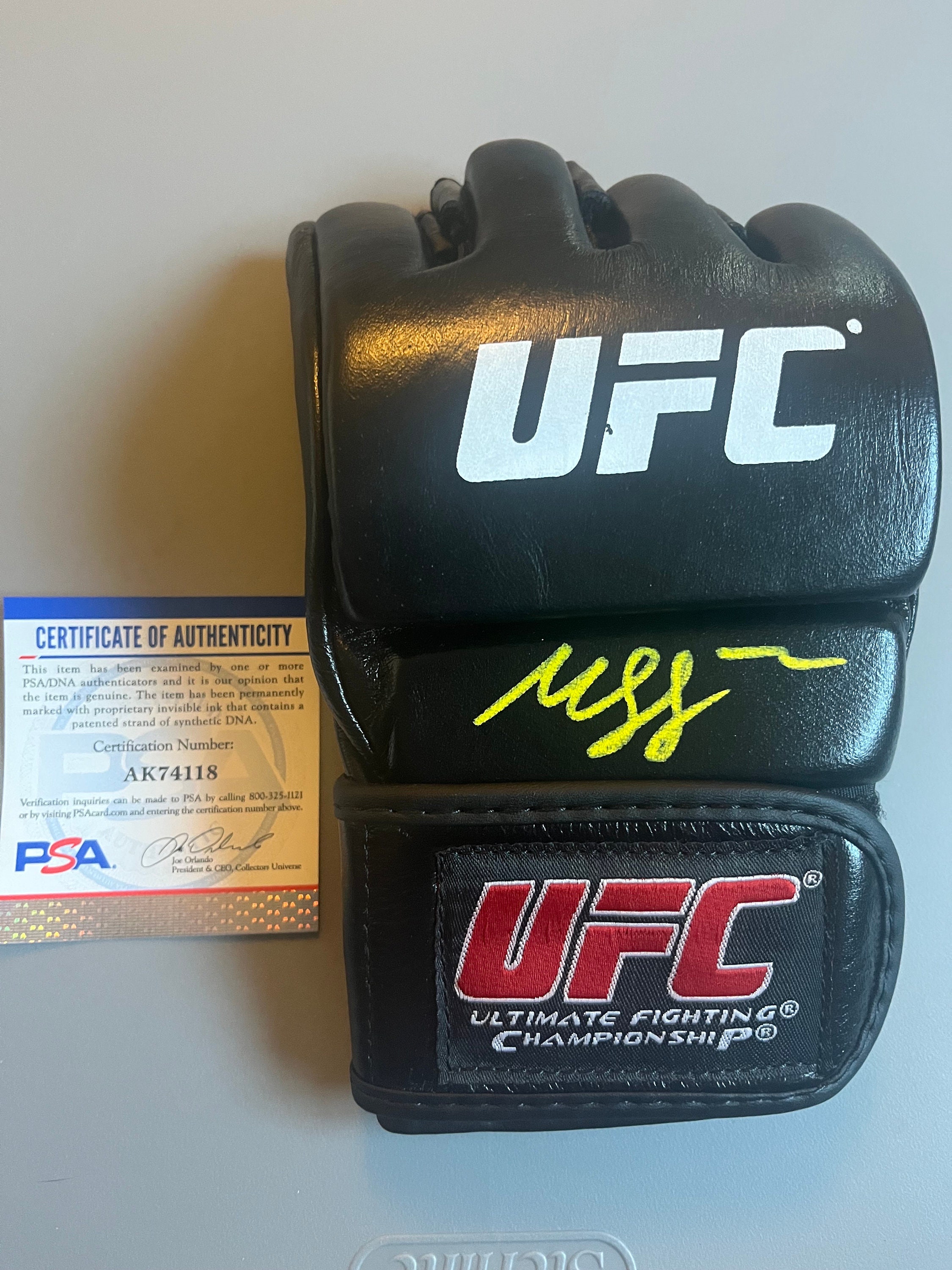 ブランド品 Khamzat Chimaev サイン入りグローブ UFC グローブ PSA www